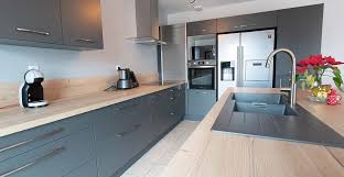 Avec sa couleur discrète et lumineuse, la cuisine gris clair est une bonne alternative au blanc. La Cuisine Grise Tendance Et Indemodable Raison Home