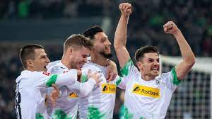 Der fc bayern münchen zelebrierte gegen borussia mönchengladbach die deutsche meisterschaft, die er nachmittags bereits ohne eigenes zutun gesichert hatte: Gladbach Feiert Sieg Gegen Fc Bayern Sport Sz De