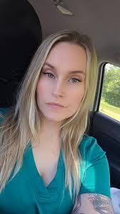 Dez (@dezzydreamer31)