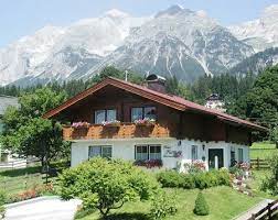 The apartments come with a fully equipped kitchen, satellite tv and private bathrooms with shower. Haus Karin Ferienwohnung Appartement In Ramsau Am Dachstein