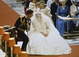 Discover the symbolic significance of the flowers in the princess' wedding bouquet and many other fascination facts. 51 Rare Photos From Princess Diana And Prince Charles Wedding