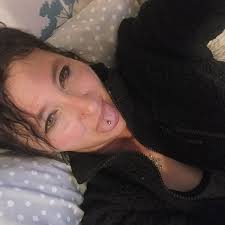 Kelly Limmer's Instagram, Twitter & Facebook