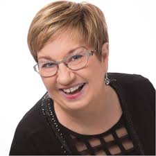 Leslie Akin's Instagram, Twitter & Facebook