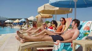 Hababam sınıfı yaz oyunları filminde yönetmen koltuğuna doğa can anafarta oturuyor. Hababam Sinifi Yaz Oyunlari 2020 Film Trailer Kritik