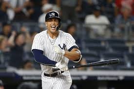 Giancarlo Stanton Hits Walk Off Home Run Yankees Beat Mariners 7 5 Pinstripe Alley Yankees Yankees Baseball Giancarlo Stanton