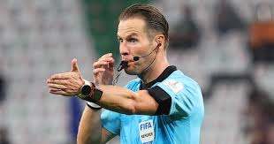 De scheidsrechter is door de uefa aangesteld als leidsman tijdens de. Makkelie Whistles 100th International Game Number Not Tracked Myself Foreign Football Netherlands News Live