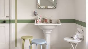 Un éblouissant mélange de blanc et de beige pour une pièce lumineuse. Salle De Bains Blanche 10 Idees Deco Pour Lui Donner Du Style Cote Maison