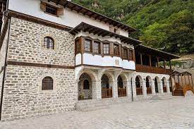 ein absolutes highlight bei einer tour im westen von mazedonien kloster sv jovan bigorski und das haus der mijaken house o house styles mansions macedonia