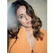 Pin By Saumya Bhardwaj On Heena Khan In 2020 Bright Eye Makeup Coral Eyeshadow Eye Makeup