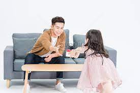 Hari ayah, baik nasional maupun internasional, memang masih bulan depan. Puteri Hari Bapa Memberikan Hadiah Kepada Ayah Gambar Unduh Gratis Imej 500932130 Format Jpg My Lovepik Com
