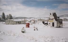 The dog park inn provides cage free dog daycare and overnight boarding services in our private home for the ultimate comfort for your pet/best friend. Weirdest Hotels Holiday Dog Bark Park Inn Cottonwood Idaho Winter Scenery