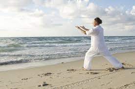 Tai chi verbessert die lebensqualität im alter erheblich und führt zu mehr ausgeglichenheit und zufriedenheit! Tai Chi Ubungen Und Formen Gesundheit De