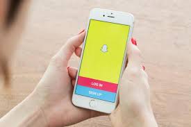 رجل يطلق زوجته في مطعم بسبب تصوير الطعام على سناب شات مجلة هي