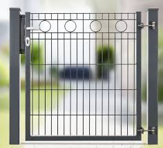 Passend Zur Schmuckzaunserie Rom Bietet Das Einflugelige Gartentor Vario Residenz Rom Im Obersten Segment Kleine Kreisrunde Orn Gartentor Metall Gartentore Tor