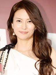 歌手としても女優としても活躍している正統派美人柴咲コウの出演作品 髪型まとめ akogare 髪型 柴咲コウ メイク 美人 顔