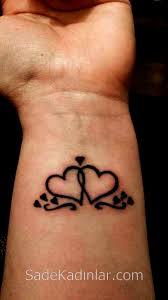 Kucuk Dovme Modelleri Tattoo Cift Kalp Figurlu Bilek Dovmeleri Second Tattoos Little Heart Tattoos Tattoos For Daughters Wrist Tattoos For Women