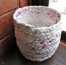 Make A Basket Out Of Plastic Bags Plastic Bag Crafts Recycled Plastic Bags Plastic Grocery Bags
