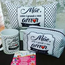 Canecas De Porcelana Para O Dia Das Maes Muito Amor Para Esse Kit Do Dia Das Maes Necesser G Caneca Porcelana Almofada 20x30 Lembrando Tambem Presentes Personalizados Kit Dia Das Maes Presentes