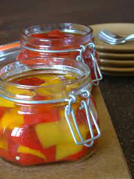 A cottura ultimata, irrorate con mezzo bicchiere di aceto bianco (meglio ancora se spray) e lasciate nel forno spento per un'oretta. Peperoni In Agrodolce Da Conservare Viaggiare Come Mangiare