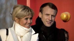 Auf zahlreichen magazintiteln war er zu sehen. Emmanuel Macron Privat Altersunterschied Egal Fur Seine Frau Brach Er Mit Seiner Familie News De