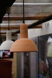 Vaso In Terracotta Lumi Laboratorio San Rocco Colorazione Biancana Altezza 26 Diametro Massimo Cm 23 Vasi Lampadari Terracotta