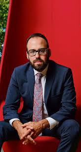 הרב האורתודוקסי שרכש את פורנהאב מדבר על הכול