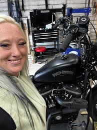 How to relieve tennis elbow pain while riding a motorcycle?