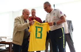 Vocês vão ter que me engolir. Neymar Compartilha Foto Ao Lado De Zagallo Voces Vao Ter Que Me Engolir Jetss