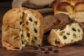 Pour La Journee Mondiale Du Tourisme Nous Aimerions Mettre En Lumiere Une Brioche Nommee La Panettone Alimentation Gateau De Noel Italien Gateaux Alimentaires
