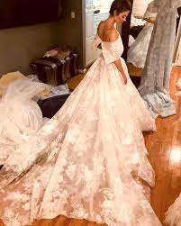 Maria Menounos Wedding Dress Revealed See The Romantic Gown Covered With Hand Painted Flowers Wedding Dress Reveal Maria Menounos Wedding Greek Style Wedding Dress