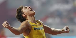 Le saut à la perche est une activité athlétique consistant à franchir, à l'aide d'une perche, une barre transversale sans la faire tomber, après après avoir raté ses championnats du monde, la russe yelena isinbayeva a battu son propre record du monde de saut à la perche le 28 août 2009. Athletisme Athletisme Saut A La Perche Duplantis S Offre Le Record Du Monde Video Le Telegramme