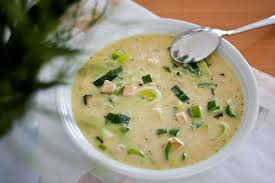 Die Wurzelpetersilie Schalen Und In Wurfel Schneiden In Einem Kessel Etwas Ol Erhitzen Und Die Wurfel Hinzugeben Und Einig Wurzelpetersilie Lauchsuppe Rezepte