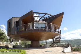 Octagonal House Rotates 360 Degrees To Chase Sun And Views Architecture House Round House House