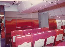 Pan Am L 1011 500 Economy Class Cabin In 2020 Pan American Airlines Cabin Vintage Airlines