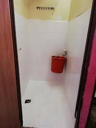 #16 cuba sendiri | cat tiles bilik air rumah bagi nampak seperti baru? Lelaki Ini Makeover Bilik Air Guna Cat Kos Lebih Kurang Hanya Rm200 Remaja