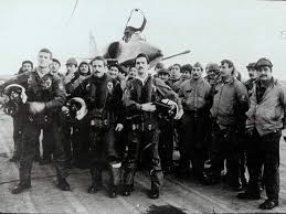 El 10 de agosto es el día de la fuerza aérea argentina.se recuerda la fecha en que el presidente de la nación, roque saénz peña, firmó el decreto de creación de la ¨escuela de aerostación y aviación militar¨, cuando el empleo estratégico del avión con fines militares en la resolución de conflictos no existía en el escenario mundial. Dia De La Fuerza Aerea Argentina El Rompehielos
