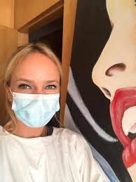 Venho por este meio, comunicar a todos os pacientes e amigos que estarei a  partir de hoje disponível para atendimento, segunda a sábado, na Clínica  Médica Dentária Isabel Faria. Para fazer a