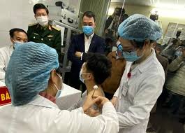 Tính đến hết sáng 14/7, 13.000 tình nguyện viên tham gia thử nghiệm lâm sàng giai đoạn ba vaccine nanocovax đã tiêm liều thứ nhất. Nilfconj9uj2cm