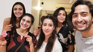 Shaheer Sheikh Erica Fernandes Celebrated On Screen Mother Supriya Pilgaonkar S Birthday Iwmbuzz If supriya tells me one thing, i remember it for life. shaheer sheikh erica fernandes