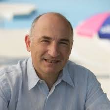 Leslie Hurst's Instagram, Twitter & Facebook