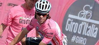 Rigoberto uran has become the first colombian to wear the maglia rosa after winning the stage 12 time trial at the giro d'italia today. Colombia S Rigoberto Uran Finishes 5th But Holds Onto Pink Jersey In Giro D Italia