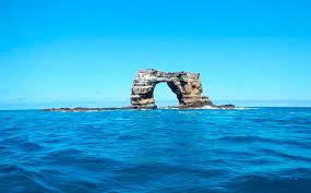 A formação rochosa do arquipélago de galápagos, conhecida como arco de darwin, sofreu uma erosão natural e o topo da estrutura desmoronou no oceano pacífico, especificamente no equador. Tips Galapagos Blog De Consejos Para Visitar Las Islas Galapagos