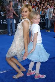 She landed her first commercial at 5 years old and earned a screen actors guild award for her work with sean. Dakota Fanning S Tribute To Brittany Murphy Will Make You Cry Hellogiggles