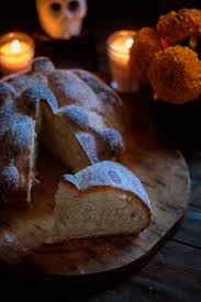 Pan De Muerto Pan De Muerto Panes Dulces Mexicanos Recetas De Comida Mexicana