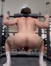 Naked *SQUATS* in front of his bros - ThisVid.com