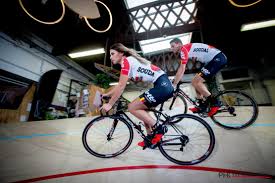 De eerste etappe in de lotto thüringen tour bij de dames. Vijftien Fietsmadammen Om Te Volgen Grinta