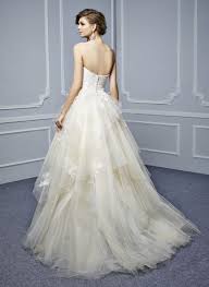 Enzoani ist bestrebt, design für die anspruchsvolle braut, der davon träumt, trägt einen luxuriösen kleid für den großen tag. Enzoania Brautkleider 2017 Bei Adornia Brautmode In Siegburg