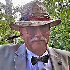 Steve Huggins's Instagram, Twitter & Facebook