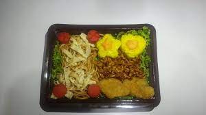 Nasi Kuning Kering Tempe Chicken Nuggets Mie Goreng Sosis Goreng Ide Pesta Pesta