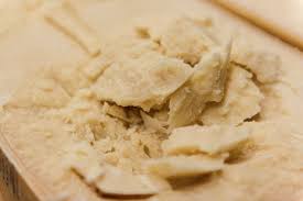 Questo vuol dire che il parmigiano, secondo il disciplinare del consorzio di tutela, deve essere ottenuto dal latte di due mungiture, quella serale e quella del mattino. Unterschiede Zwischen Grana Padano Und Parmigiano Reggiano